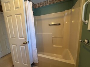Hair dryer - Half-Acre Coastal Retreat- Hot tub and walk to town! (Ogunquit)