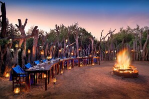 Outdoor dining - Royal Chundu River Zambezi Lodge (Kazungula)