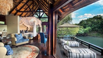 Suite – superior, elveutsikt | Overnattingsstedets uteområder