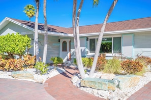 Exterior - Vina Del Mar St Pete Beach Pool Hot Tub (St Pete Beach)