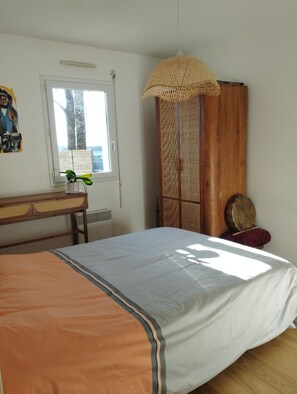 2 bedrooms, iron/ironing board, WiFi, bed sheets - Comfortable and secure country house for the family and your pets (Saint-Gildas-des-Bois)