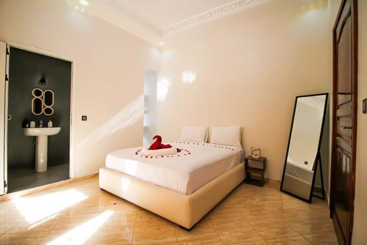 Rom – deluxe, hageutsikt | Wi-fi (inkludert)