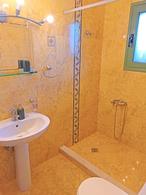 Hair dryer, towels - Nereus Pool View Studio at Okeanis Katelios 10m to beach! (Τοπική Κοινότητα Μαυράτων)