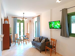 TV - Nereus Pool View Studio at Okeanis Katelios 10m to beach! (Τοπική Κοινότητα Μαυράτων)