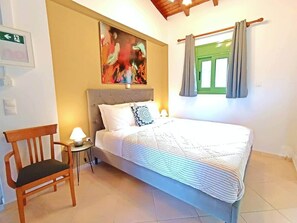 1 habitación, tabla de planchar con plancha, wifi y ropa de cama 