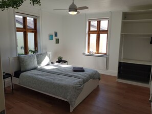 3 dormitorios, tabla de planchar con plancha, wifi gratis y ropa de cama