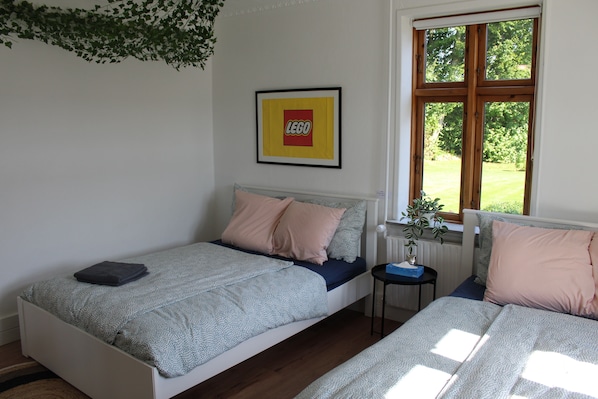 3 makuuhuonetta, silitysrauta/-lauta, ilmainen Wi-Fi, vuodevaatteet