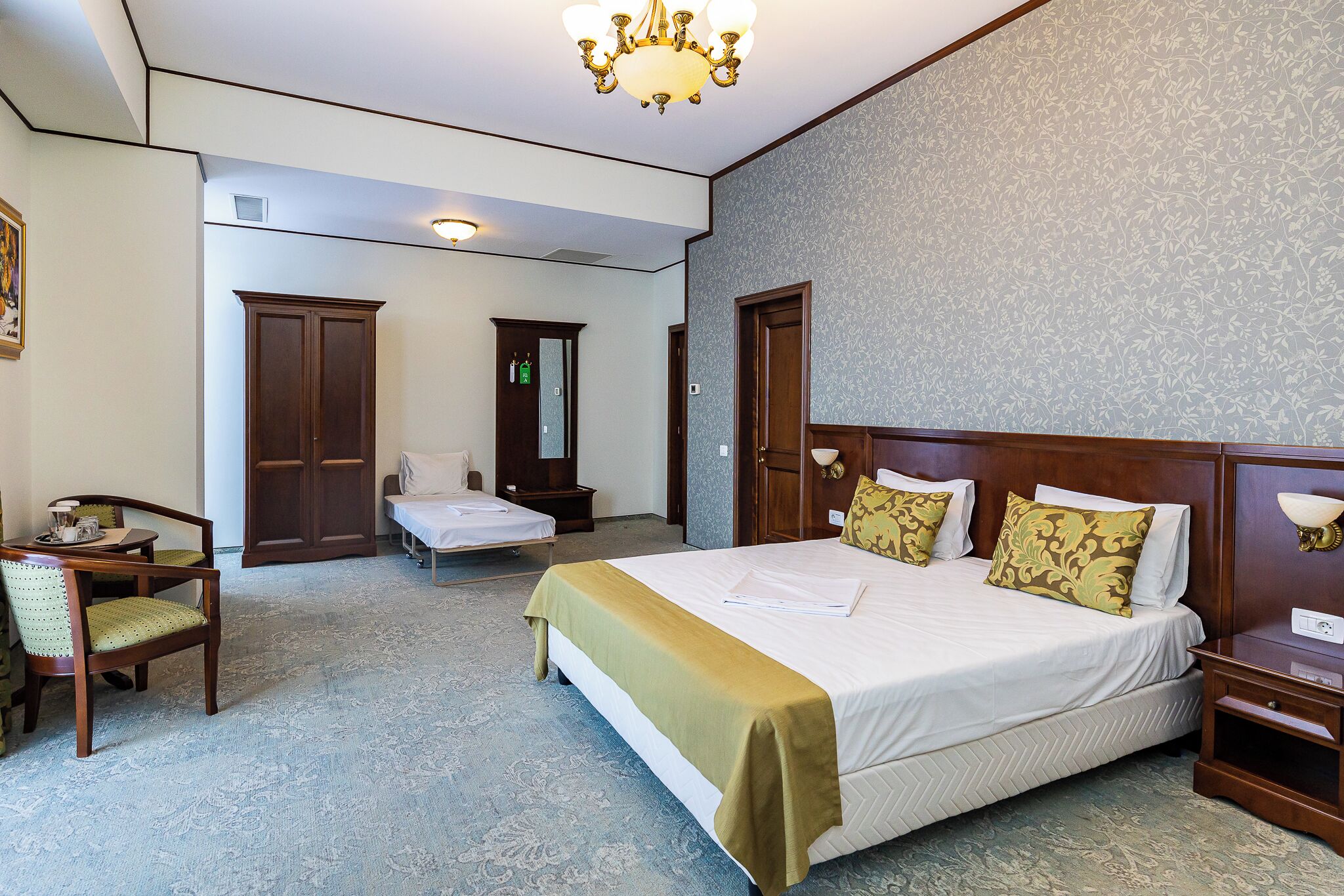 Deluxe Double Room | Iron/ironing board, free WiFi