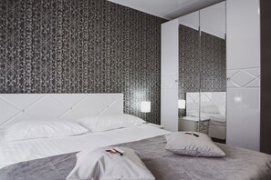 9 habitaciones, tabla de planchar con plancha, internet y ropa de cama 