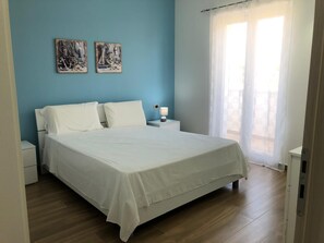 2 bedrooms, iron/ironing board, Internet, bed sheets - "ApartHotel Capo Rizzuto, Modern apartment 50 mt from the sea - Capo Rizzuto" (Capo Rizzuto)
