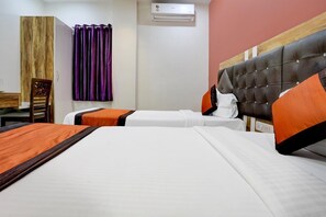 Dobbelt- eller tomannsrom | Skrivebord, skrivebord for bærbar PC og wi-fi (inkludert)