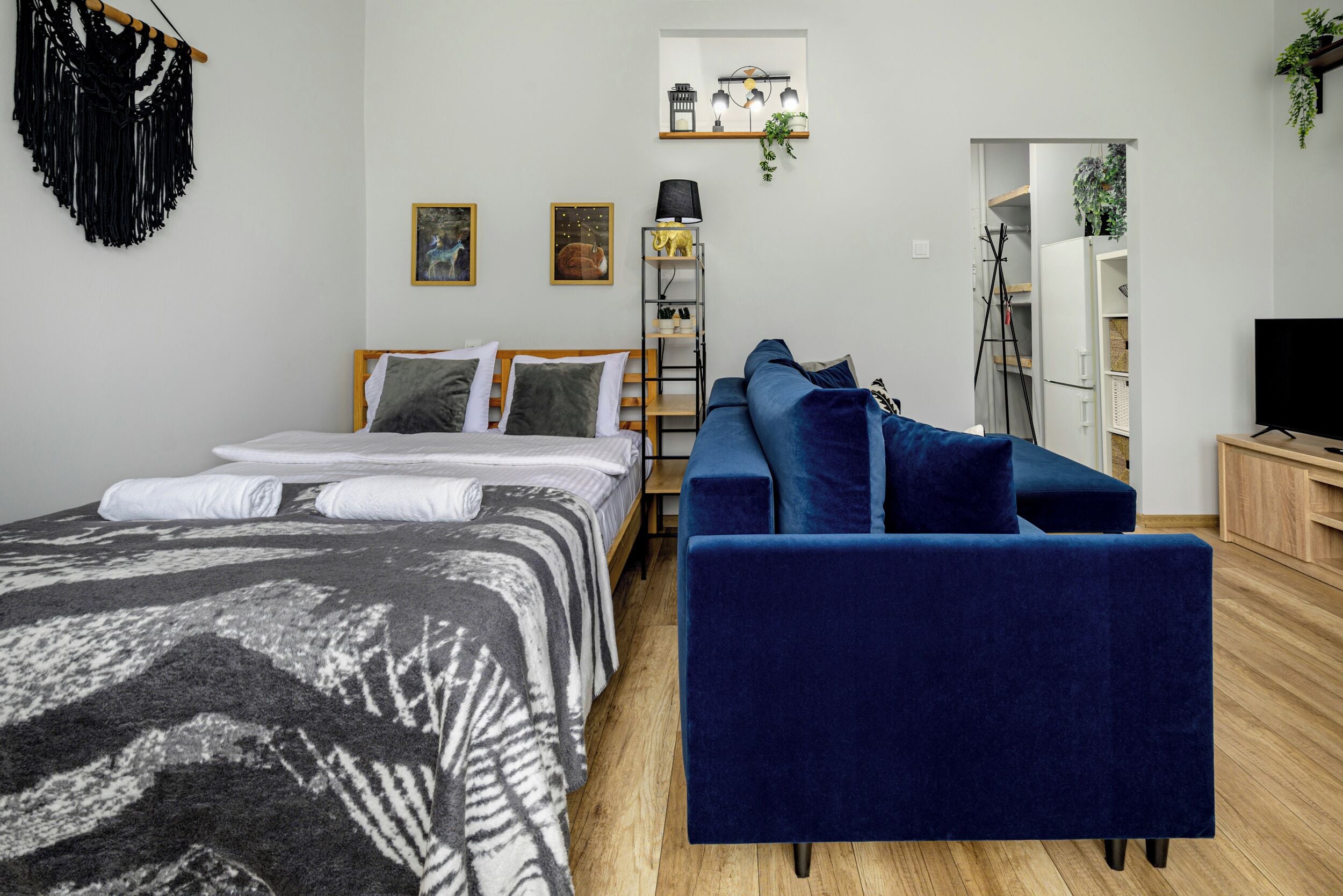 Estudio | Tabla de planchar con plancha y wifi gratis