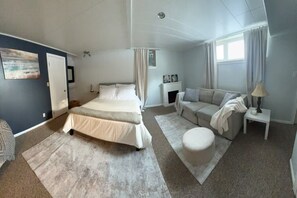 3 bedrooms, iron/ironing board, WiFi, bed sheets - The Elora Farmhouse (Elora)