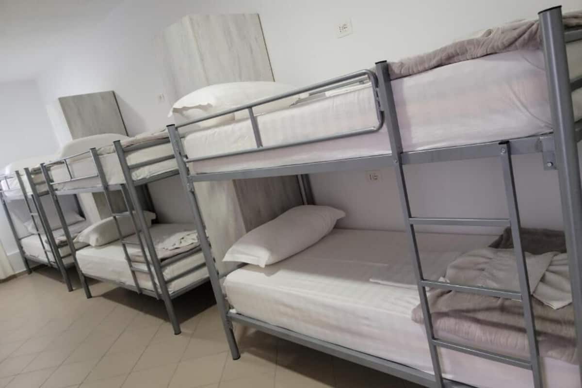 Asrama Umum Klasik, hanya laki-laki