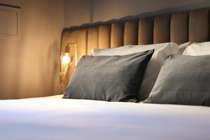 Superior Double or Twin Room | In-room safe, blackout drapes, iron/ironing board, free WiFi - Quatrum Napoli (Naples)