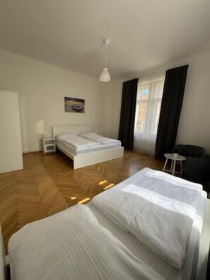 Brankas, setrika/meja setrika, dan Wi-Fi gratis