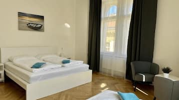 Cofres nos quartos, ferros/tábuas de passar roupa, Wi-Fi de cortesia