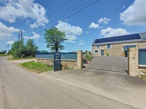 Exterior - Gîte du Fresne, 30min Mt Saint Michel, 15 min Fougères, 13pers+, sauna, jacuzzi (Les Portes du Coglais)