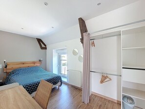 5 bedrooms, iron/ironing board, travel cot, WiFi - Gîte du Fresne, 30min Mt Saint Michel, 15 min Fougères, 13pers+, sauna, jacuzzi (Les Portes du Coglais)