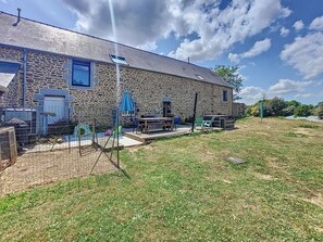 Exterior - Gîte du Fresne, 30min Mt Saint Michel, 15 min Fougères, 13pers+, sauna, jacuzzi (Les Portes du Coglais)