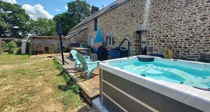 GĂźte du Fresne, 30min Mt Saint Michel, 15 min FougĂšres, 13pers+, sauna, jacuzzi
