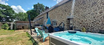 GĂźte du Fresne, 30min Mt Saint Michel, 15 min FougĂšres, 13pers+, sauna, jacuzzi