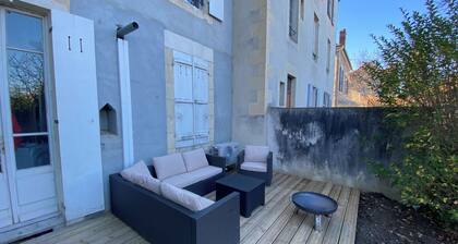 Logement spacieux à 200m de la gare et de la Loire, avec jardin privé