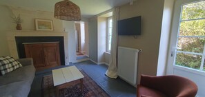 Smart TV, table tennis, books - Good vibes only" guest house between Royan and Saintes (Grézac)