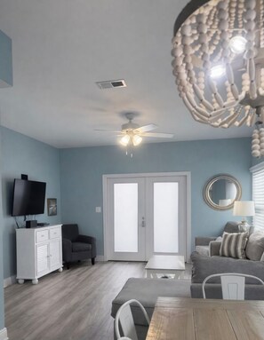 TV - Private pool - 2nd tier - Entire Duplex (Gulf Shores)