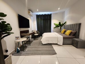 Classic Studio, Balcony, City View - Little Haven (Accra)