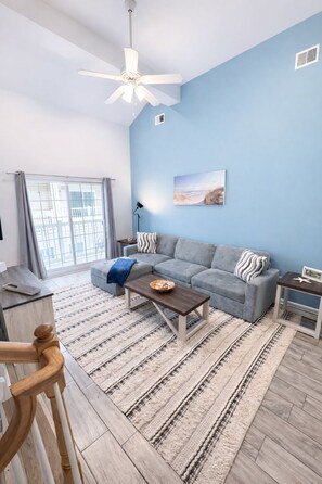 Living area - Beach Block Sleeps 8 4BR Family Retreat includes bunk beds Walk to Beach (Seaside Heights)
