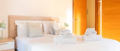 5 bedrooms, iron/ironing board, free WiFi, bed sheets