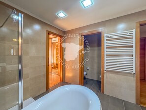 Shower, hair dryer, towels - CostaBlancaDreams - Casa Paquita in Calpe (Calpe)