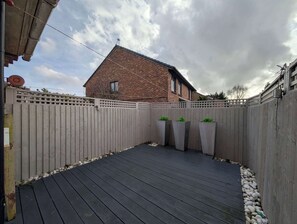 Terrace/patio - Comfortable 2-Bedroom House in Hayes (Greater London)