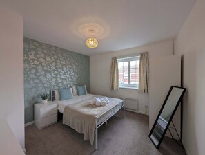 2 bedrooms, iron/ironing board, WiFi, bed sheets - Comfortable 2-Bedroom House in Hayes (Greater London)