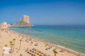 Una spiaggia nelle vicinanze