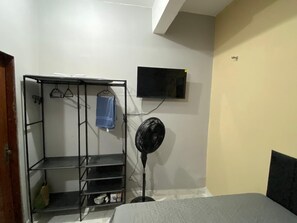 1 chambre, fer et planche Ă repasser, Wi-Fi, draps fournis