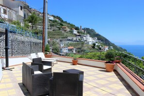 Terrace/patio - Holiday Home 'La Volta Amalfi Coast' with Sea View, Wi-Fi and Air Conditioning (Furore)