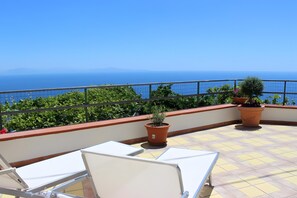 Terrace/patio - Holiday Home 'La Volta Amalfi Coast' with Sea View, Wi-Fi and Air Conditioning (Furore)
