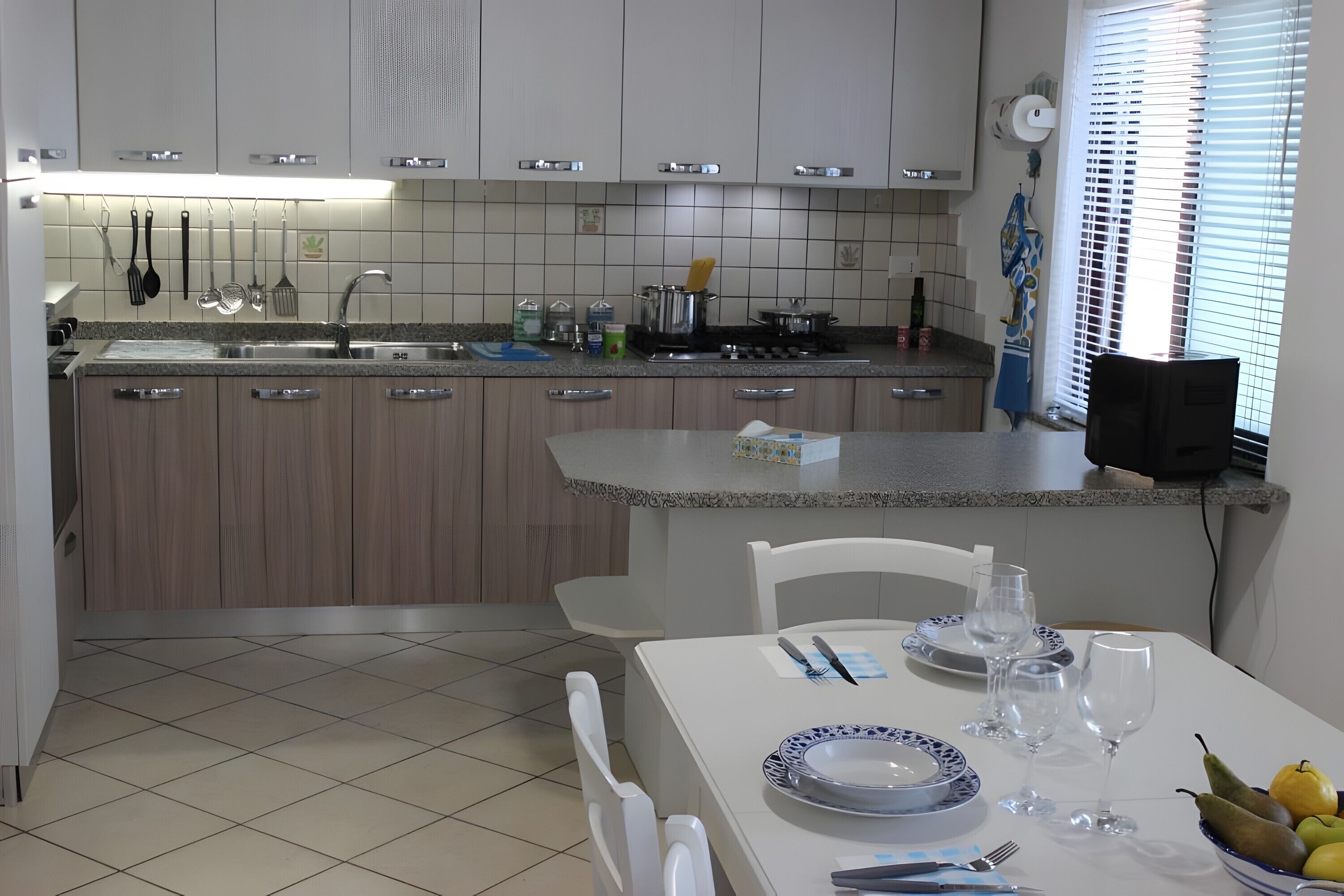 Kylskåp, ugn, spishäll och diskmaskin