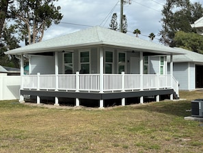 Exterior - Riverside Retreat with Walk-around Deck & Gourmet Kitchen - Walk to Everything (Bradenton)