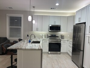 Private kitchen - Riverside Retreat with Walk-around Deck & Gourmet Kitchen - Walk to Everything (Bradenton)