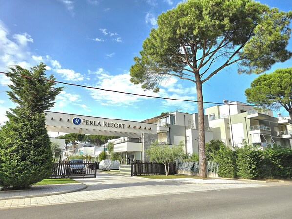 Unclassified image, 1 of 28, button - Perla Resort (Ishëm)