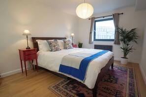 1 bedroom, iron/ironing board, WiFi, bed sheets - Newly Refurbished Soho 1BDR | Quiet | Lift Elevator Access (London)