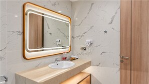 Bathroom - Grand Maya by ARTOTEL - Banjarbaru (Banjarbaru)
