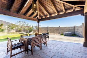 Outdoor dining - Home2Book Family Home in Candelaria (Arafo)