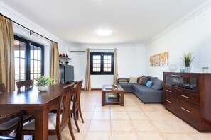 Smart TV - Home2Book Family Pool Home in Candelaria (Arafo)
