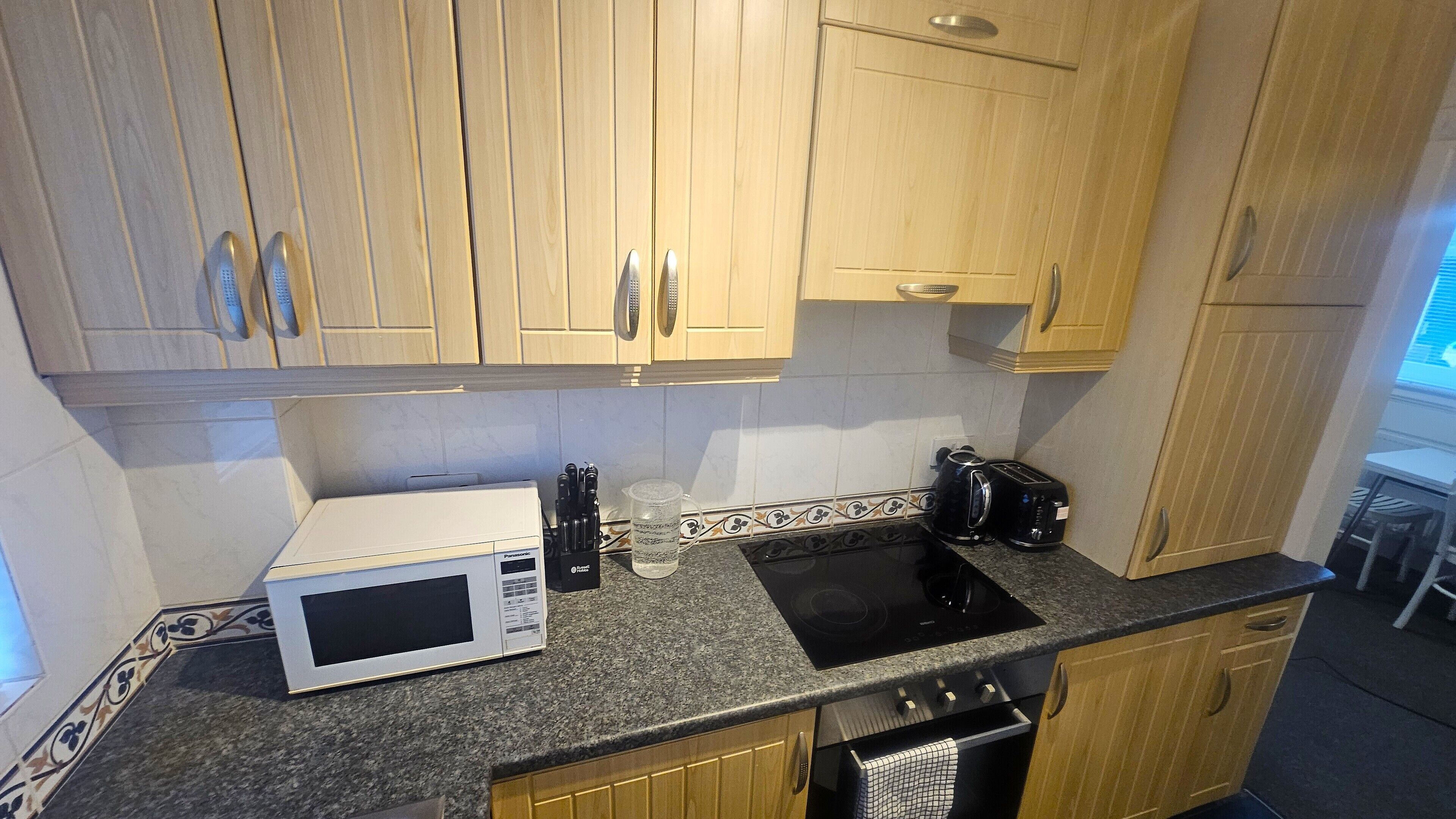 Een magnetron, een oven