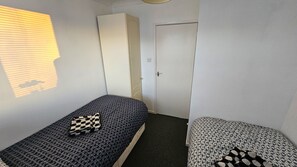 Iron/ironing board, Internet - Peaceful Town Flat Near Iconic Landmarks

Share

Save (Gosport)