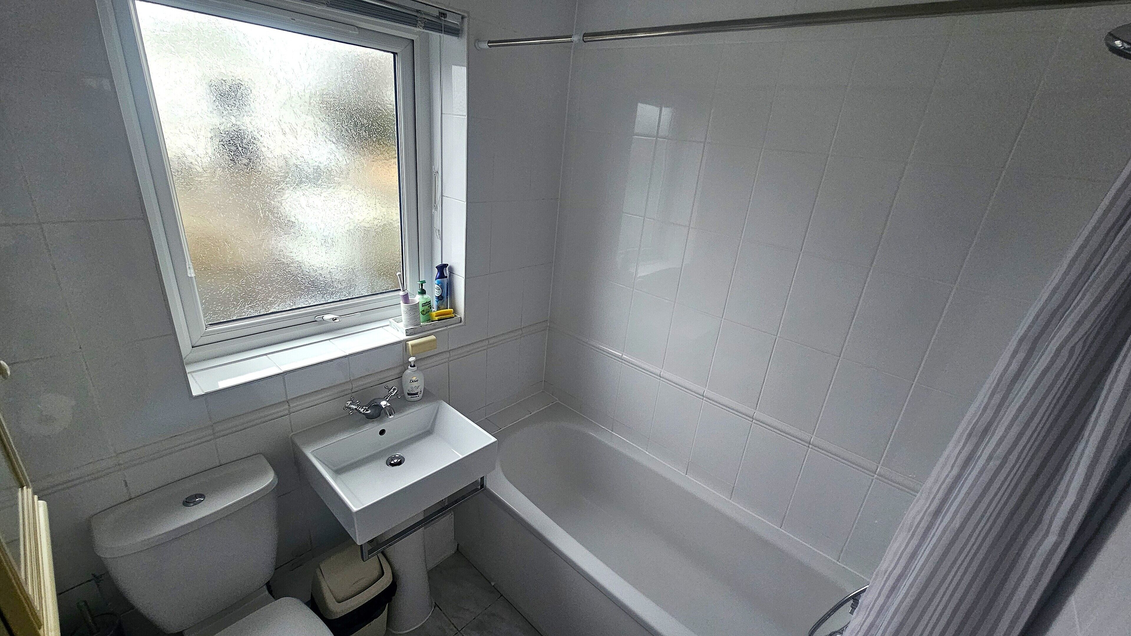 Haartrockner, Handtücher, Toilettenpapier